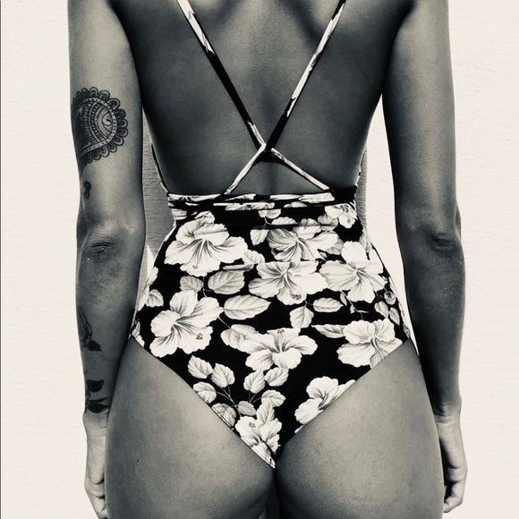 Tropical Floral Vacation Backless Swimsuit - Picture 3 of 3